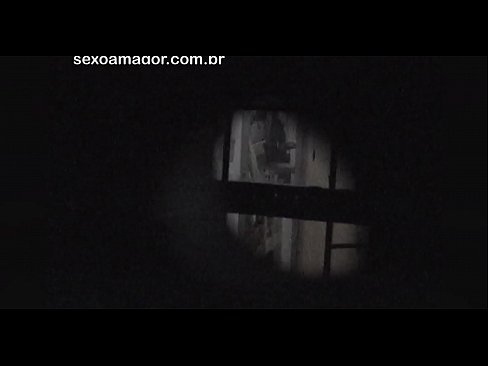 ❤️ Бландзінка таемна здымаецца на відэа з суседскага вуаерыста, схаванага за пустымі цэгламі Шлюхі у порна be.full-porner.ru